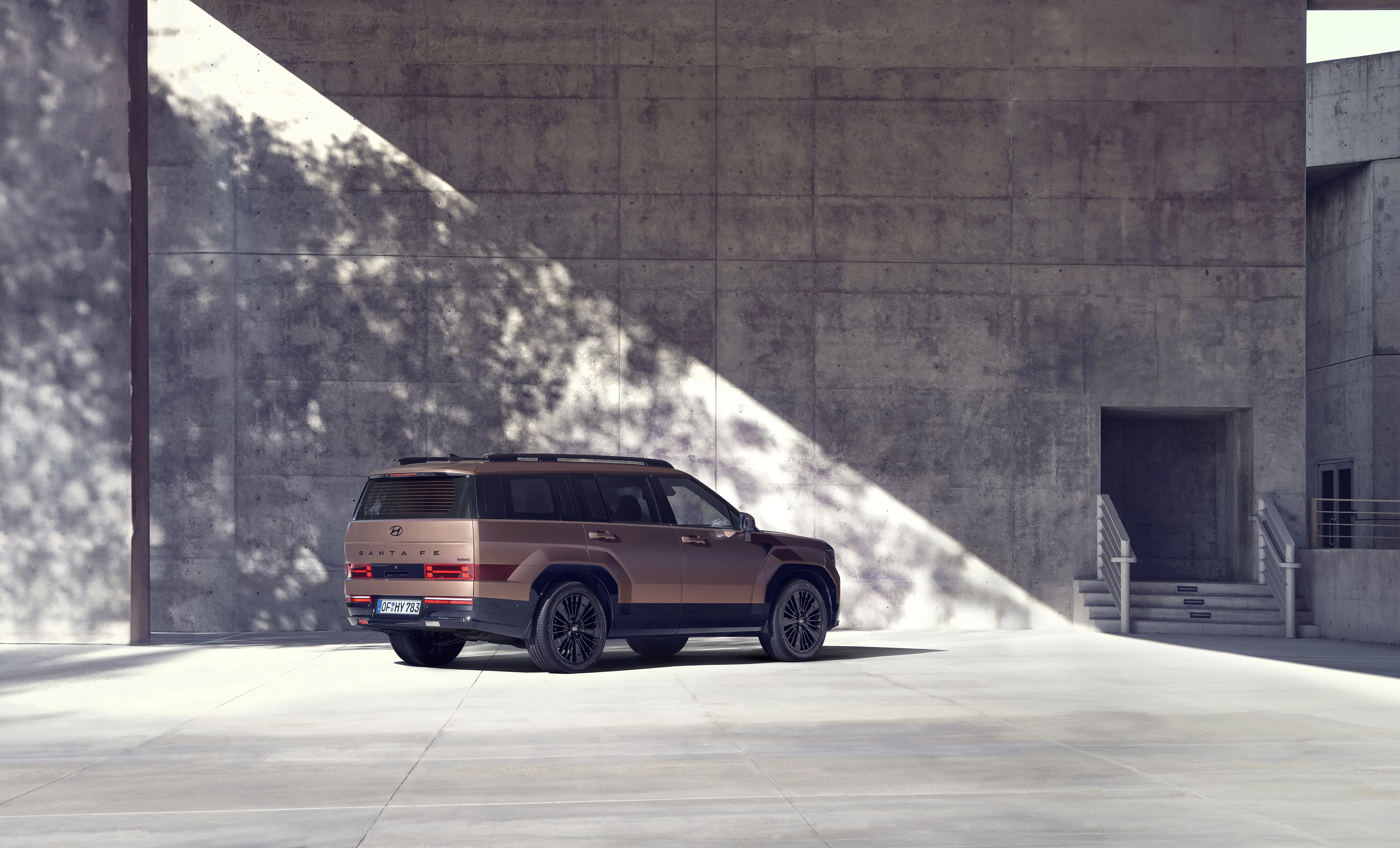 Hyundai Santafe Exterior 2023 HEV KV BACK SIDE STILL