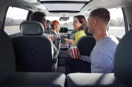 Hyundai Ioniq 9 Innenraum Menschen